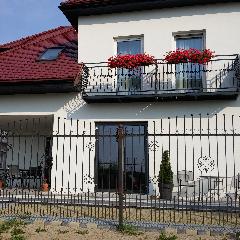 Balkon z kwiatami